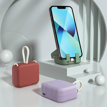 Mini-Powerbank 4000mAh, tragbares Ladegerät, USB-C, für iPhone Samsung, rot und lila Design