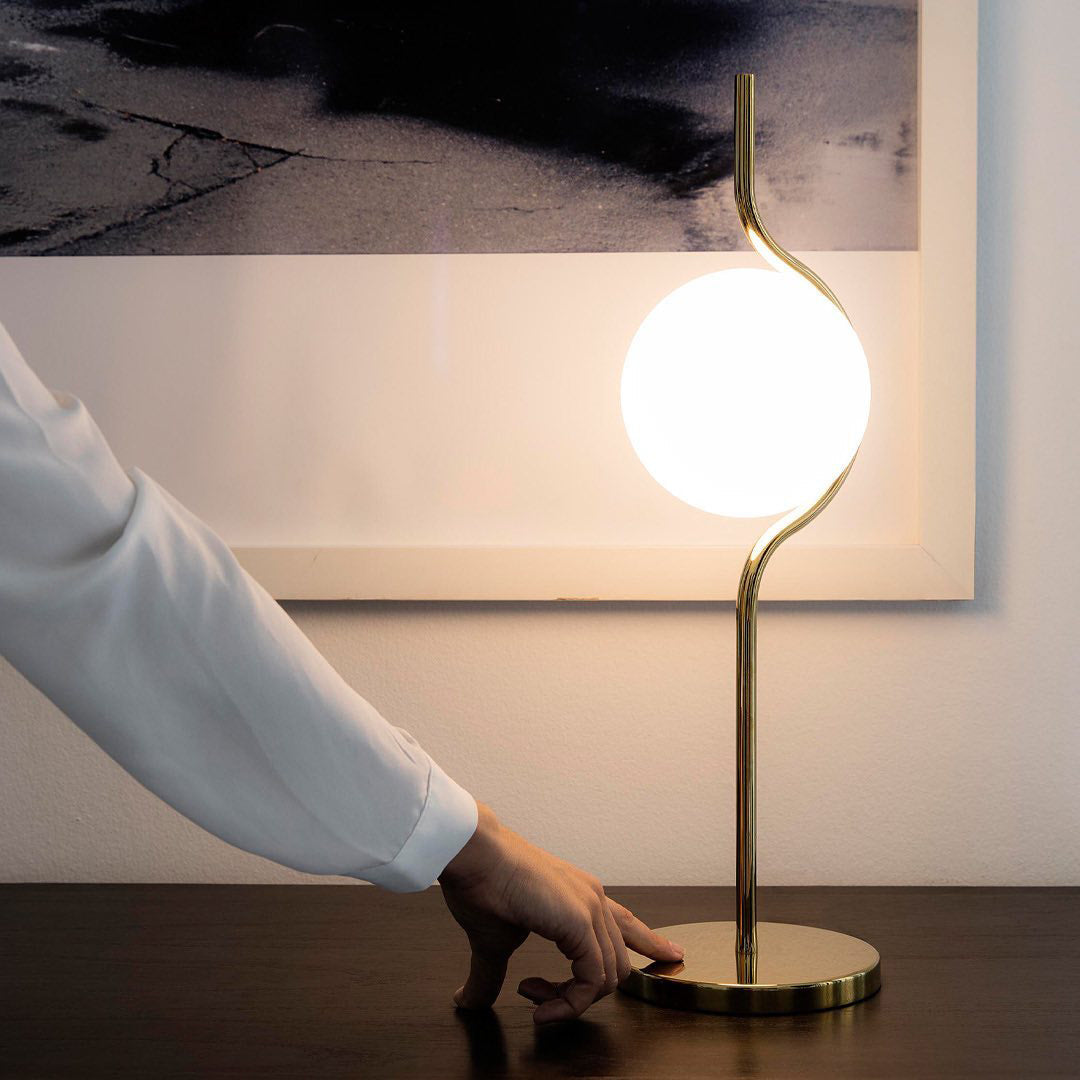 Minimal Sculptural Table Lamp -  Auraquill