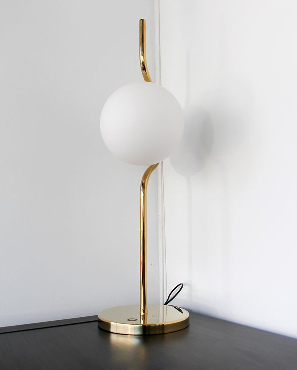 Minimal Sculptural Table Lamp -  Auraquill