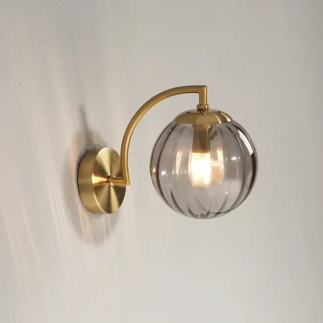 Moderne LED-Wandleuchte, goldfarben, Glas, nordisches Design, Schlafzimmer, Wohnzimmer, minimalistisch.