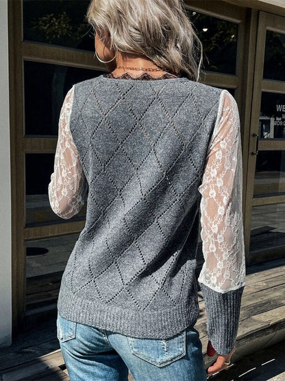 Damen V-Ausschnitt Pullover, grau, Strick, Spitzenärmel, modisch, lässig, Herbstmode.