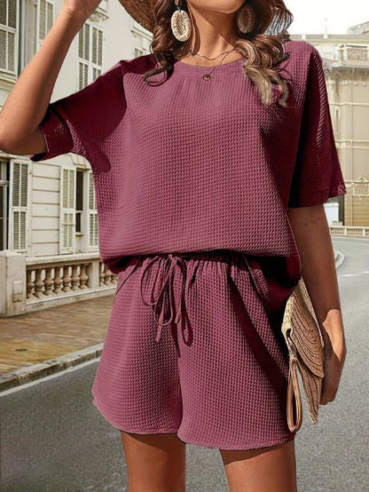 Lätt dammode för dagtid med topp och shorts – Ninae