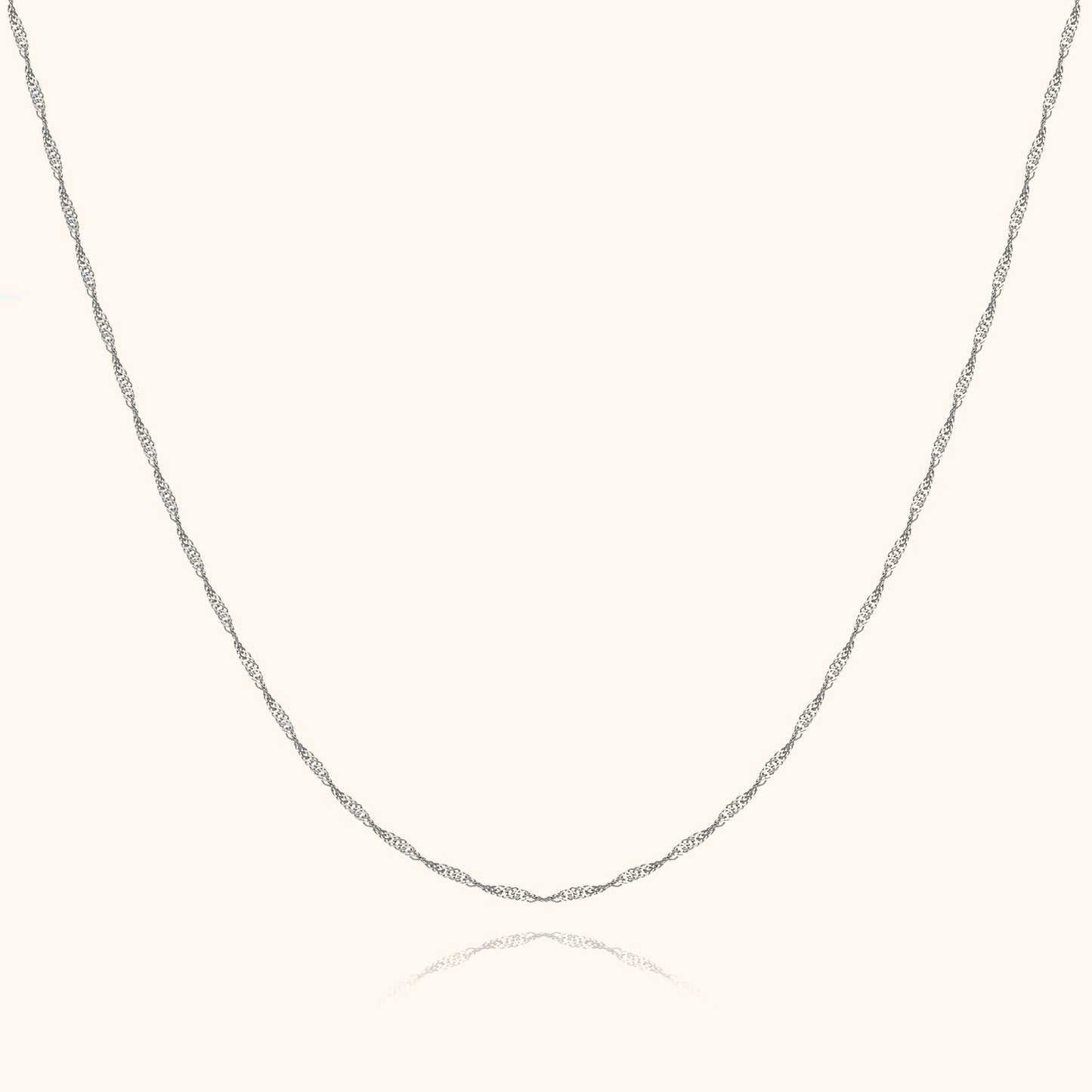 Silberne Halskette, gedrehtes Design, eleganter Schmuck, Damenaccessoire, modisch, hochwertig.