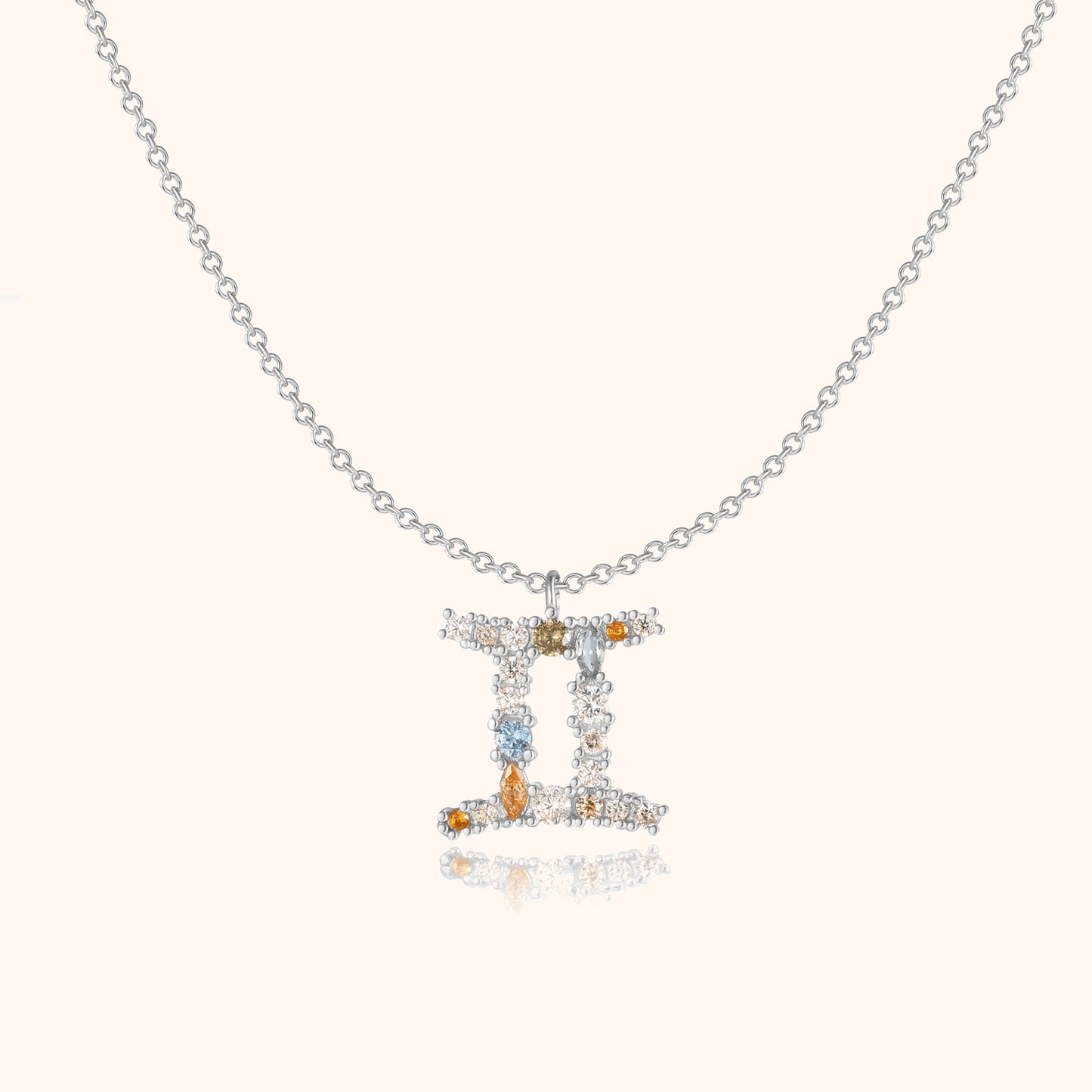 Silberne Halskette mit funkelndem Zwillingsanhänger, Kristalle, Schmuck, Damenaccessoire.