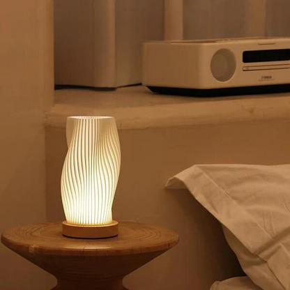 Moderne LED-Tischlampe aus Holz, wellenförmiges Design, warmweißes Licht, Schlafzimmer-Dekor.