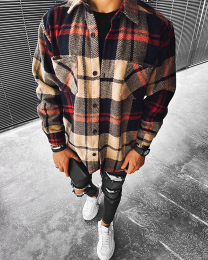 Unisex oversized rutig skjorta med långa ärmar & modern design – Elvano