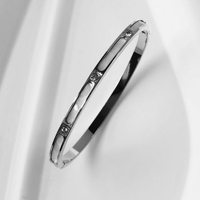 Silbernes Edelstahlarmband mit Zirkon, wasserdicht, luxuriöses Design für Damen.