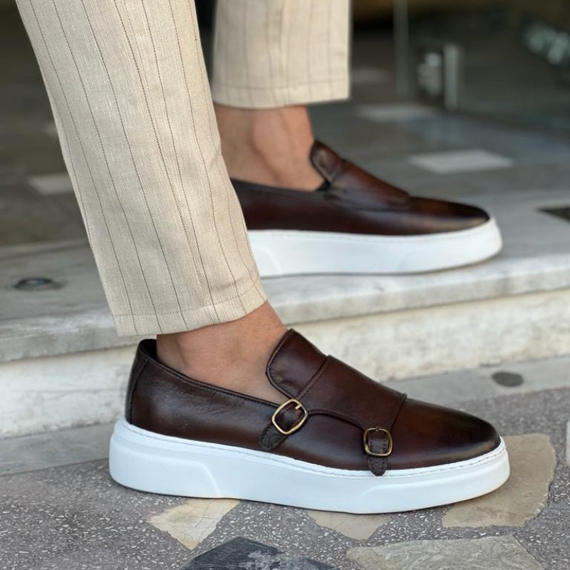 Snörlösa herrsneakers i skinn med spänndetaljer – Dante