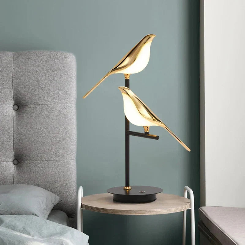 LED-bordslampa med stilren design - AvaBird