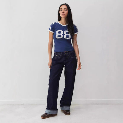 Trendy damt-shirt med spetsdetalj och kontrastärmar – Yelina