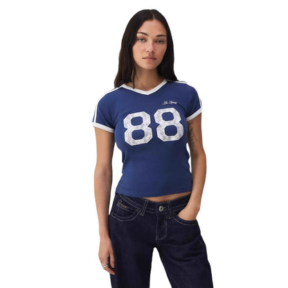 Trendy damt-shirt med spetsdetalj och kontrastärmar – Yelina
