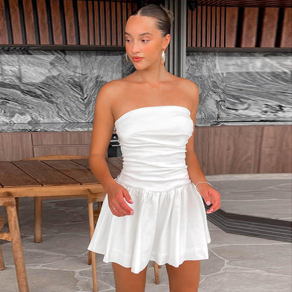 Vit strapless miniklänning med plisserade detaljer – Nikki
