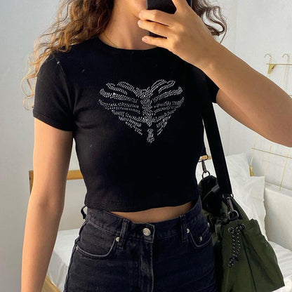 Trendig damcrop-top med strass-skelettmönster – Yara