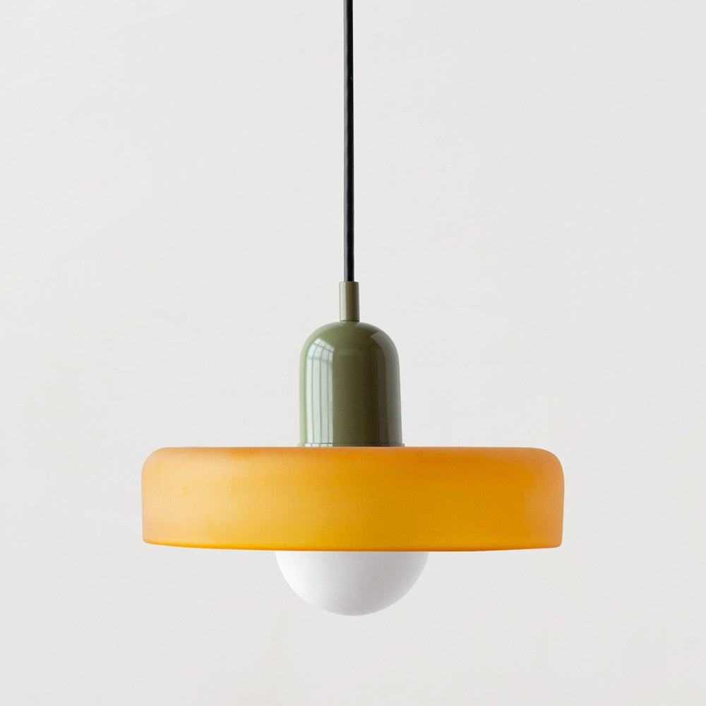 Moderne Hängelampe, orange und grün, Glas, minimalistisches Design, Innenbeleuchtung.