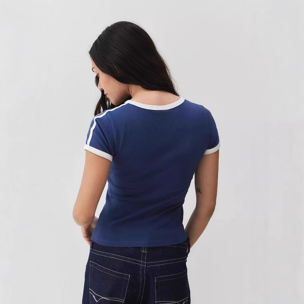 Trendy damt-shirt med spetsdetalj och kontrastärmar – Yelina