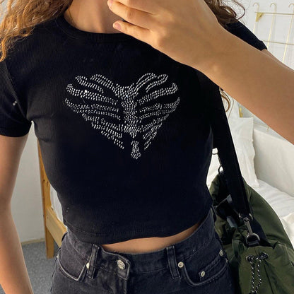 Trendig damcrop-top med strass-skelettmönster – Yara