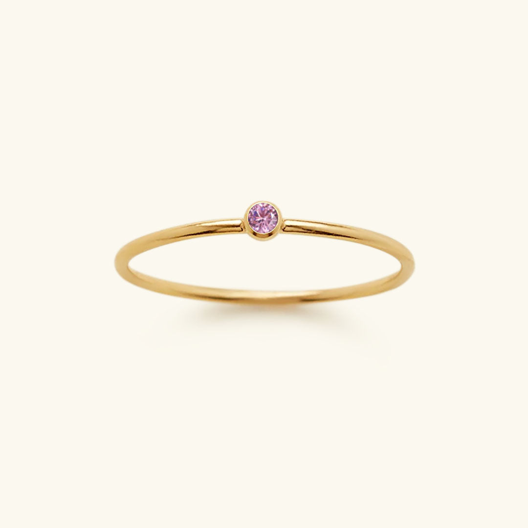 Goldener Ring mit rosa Edelstein, minimalistisches Design, Damen-Schmuck, elegantes Accessoire.