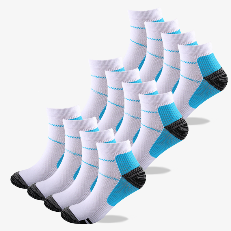 Weiße Sportsocken mit blauen und schwarzen Akzenten, atmungsaktiv, 10er-Pack.