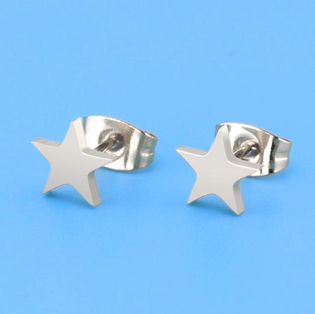 Silberne Edelstahl Stern-Ohrringe, minimalistisches Design, Schmuck für Frauen.