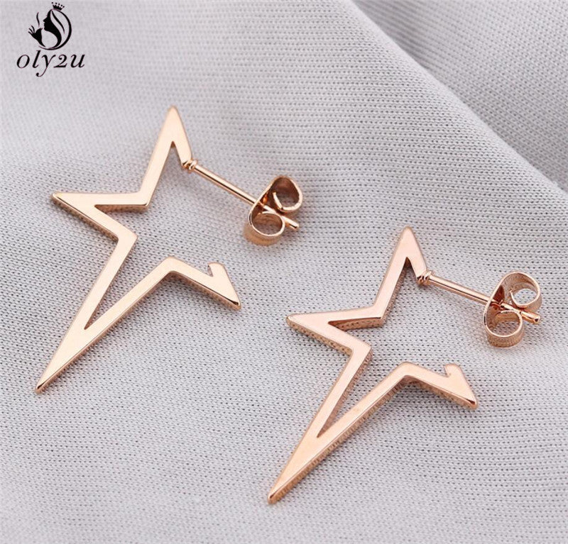 Goldene Stern-Ohrringe aus Edelstahl, minimalistisches Design, Schmuck für Frauen.