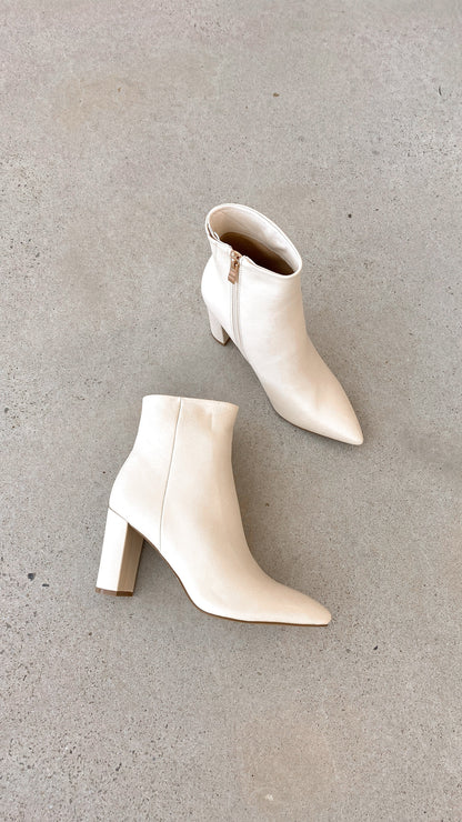 Beige Damen-Stiefeletten mit Absatz, spitz zulaufend, Reißverschluss, elegantes Design, Lederoptik.
