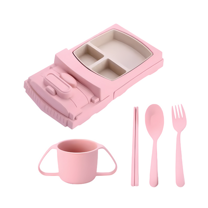 Rosa Silikon-Kindergeschirr-Set in LKW-Form mit Becher, Löffel und Gabel.
