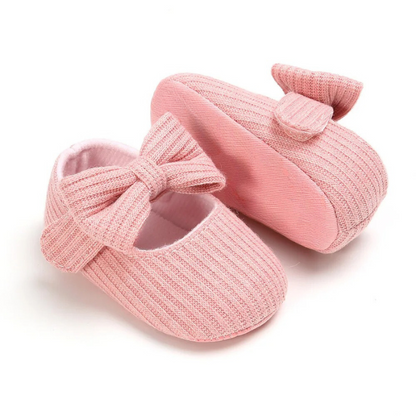 Rosa Babyschuhe mit Schleife, gestrickt, weiches Material, Neugeborene, Geschenkideen.