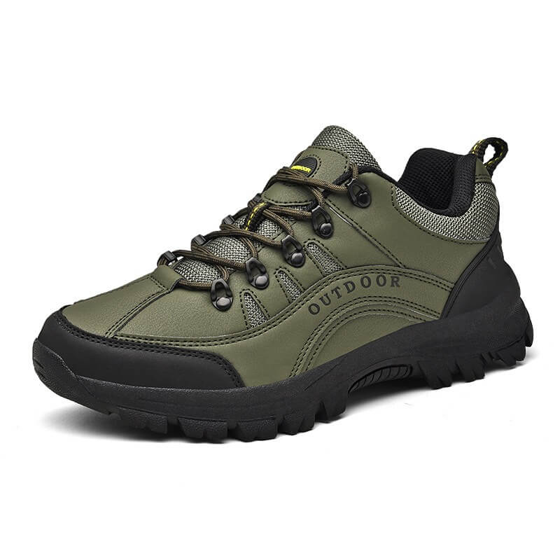 Grüner Outdoor-Wanderschuh, rutschfeste Sohle, atmungsaktiv, robustes Design.