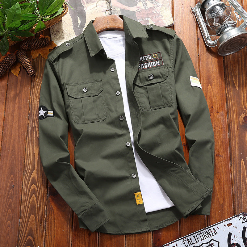 Khaki Herrenhemd, Baumwolle, Retro Slim Fit, lange Ärmel, Militärstil, mit Taschen.