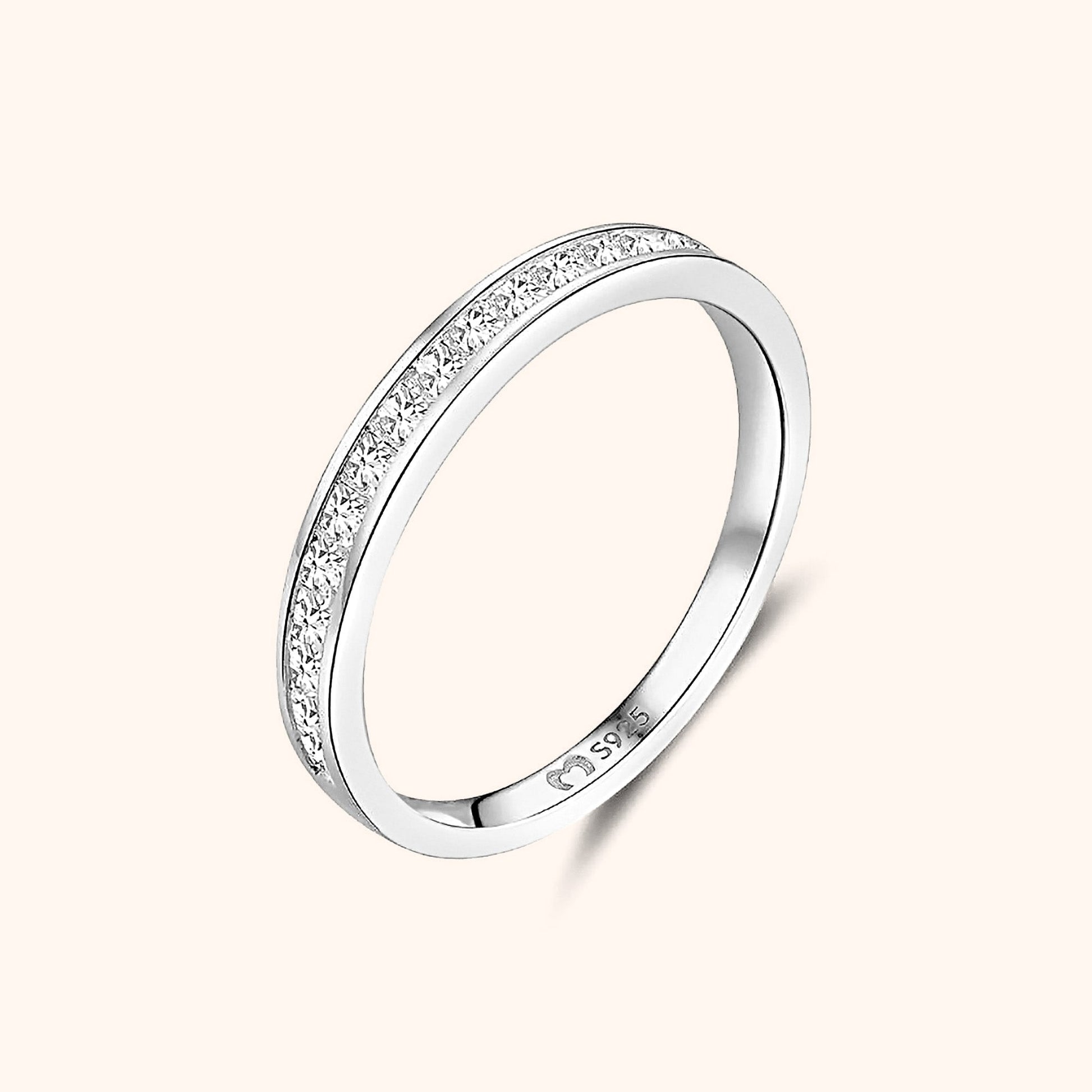 Silberner Damenring mit Zirkonia, 925 Sterling Silber, elegantes Schmuckdesign, Ehering.