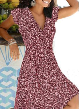 Frau in rotem Blumenkleid, Sommermode, V-Ausschnitt, ärmellos, Freizeitkleidung.