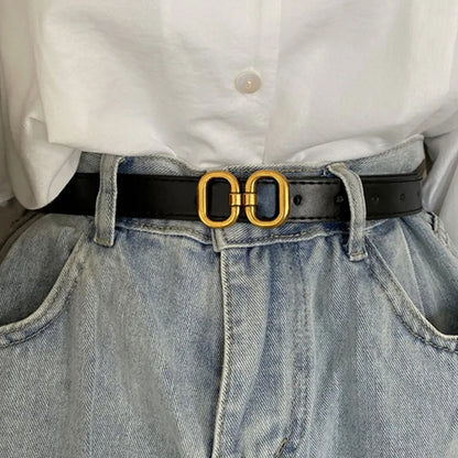 Schwarzer Ledergürtel mit goldener Retro-Schnalle, Damenmode, Jeans, Accessoire.