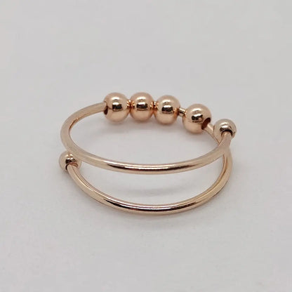 Roségoldener Ring mit Kugeldesign, minimalistischer Schmuck, elegantes Accessoire für Damen.