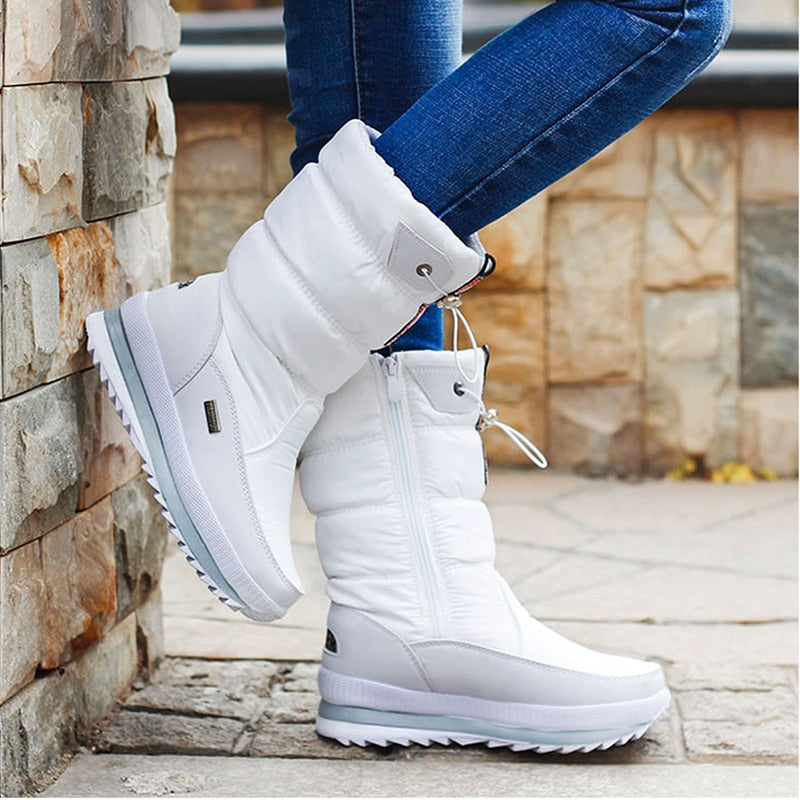 Weiße Damen-Winterstiefel, gefüttert, mit Reißverschluss, rutschfeste Sohle, Outdoor geeignet.