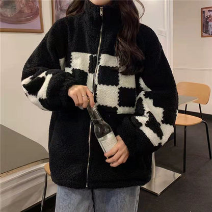 Schwarz-weiße kariert Fleecejacke, Damenmode, Reißverschluss, warm, lässig, Winterkleidung.
