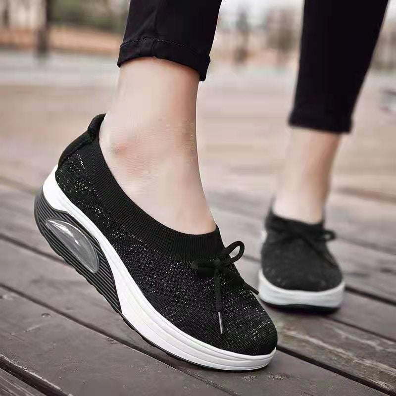 Schwarze Damen-Sneaker mit Keilabsatz, atmungsaktiv, bequem, modisch, Outdoor-Schuhe.