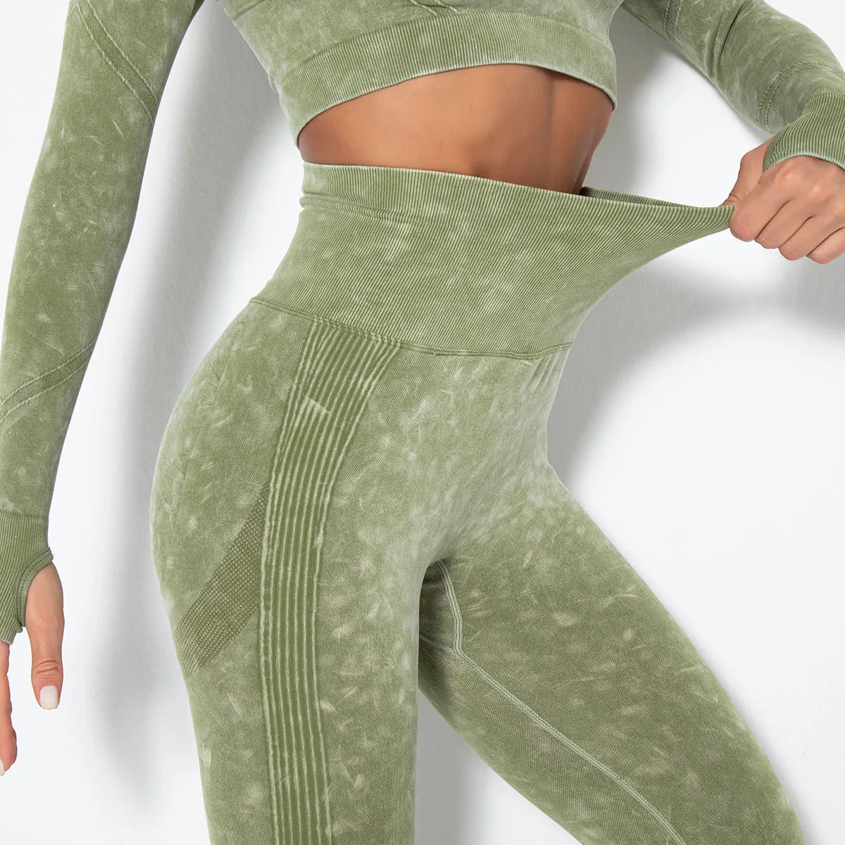 Grüne nahtlose Damen-Sportleggings, hoher Bund, elastisch, Fitnessmode.