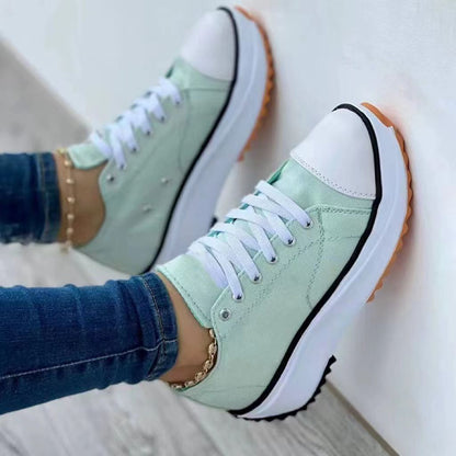 Damen Sneaker mintgrün, Plateau, weiße Sohle, Freizeitschuh, modisch, bequem, trendig.