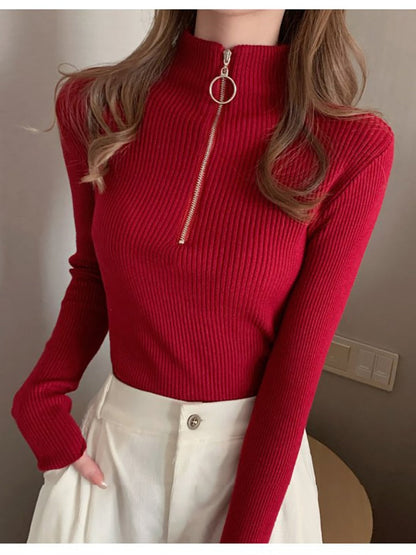 Roter Damenpullover mit Reißverschluss, gerippt, langärmelig, modisch, elegant.