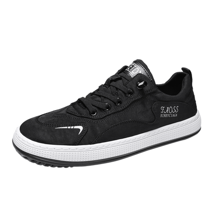 Schwarzer Sneaker, Herren, Leder, sportlich, modisch, bequeme Sohle, Freizeit, trendig.
