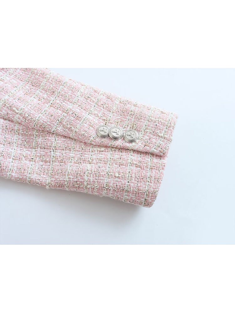 Rosa Tweed-Blazerärmel mit Knöpfen, Damenmode, eleganter Stil, strukturierter Stoff.
