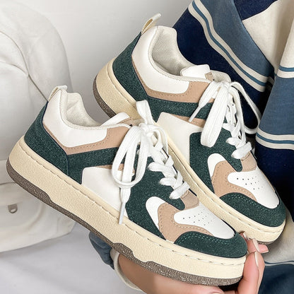 Grüne und weiße Sneaker, Leder, sportlich, modisch, Damen, bequeme Freizeitschuhe.