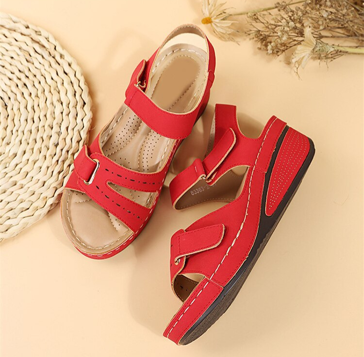Rote Damen-Sandalen, bequem, Sommer, Klettverschluss, rutschfeste Sohle, modisch.