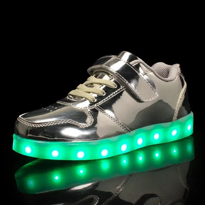 Barn-LED-sneakers med färgskiftande ljuseffekt när man går