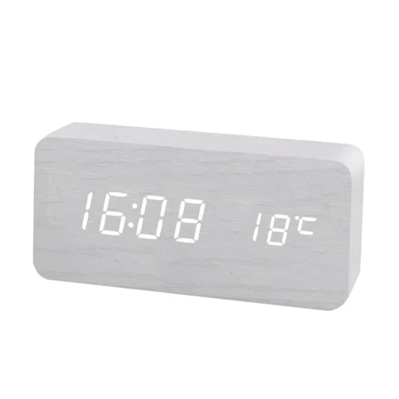 Digital klocka i trä med LED-display – WoodSync