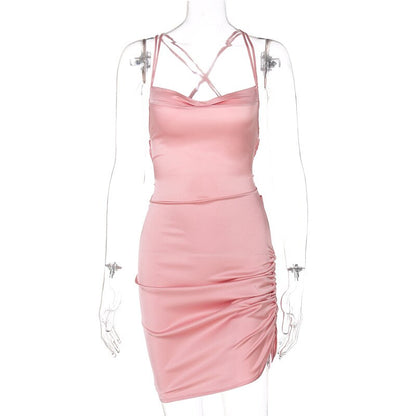Rosa Satin-Minikleid mit Spaghettiträgern, figurbetont, elegant, Damenmode.