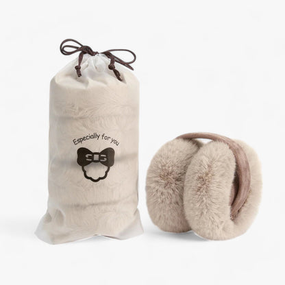 Beige Ohrenschützer aus Kunstfell mit Aufbewahrungsbeutel, Winteraccessoire, warm und stilvoll.