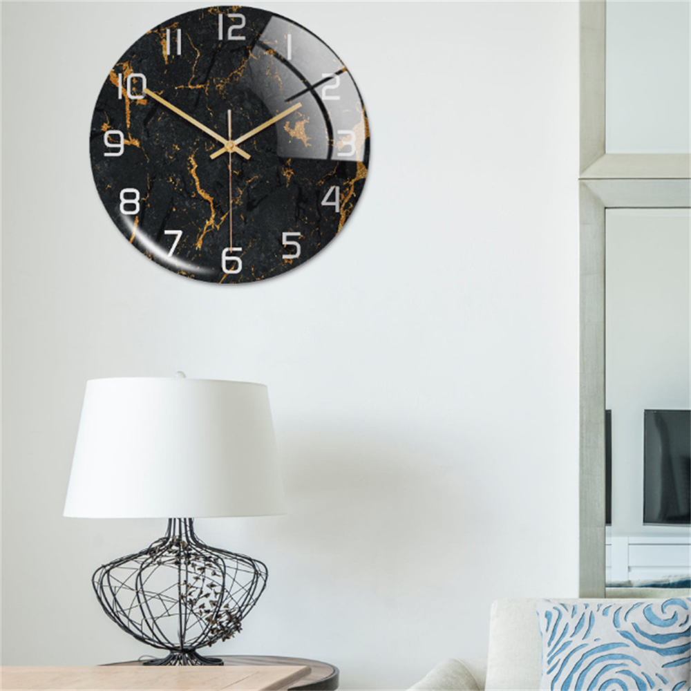 Schwarze Wanduhr mit goldenen Adern, modernes Design, Wohnzimmerdekoration, runde Form.