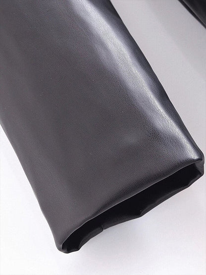 Schwarze Lederhose, glänzend, modisch, hochwertig, Detailansicht, stilvoll, elegant.