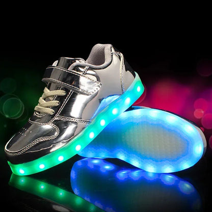 Barn-LED-sneakers med färgskiftande ljuseffekt när man går